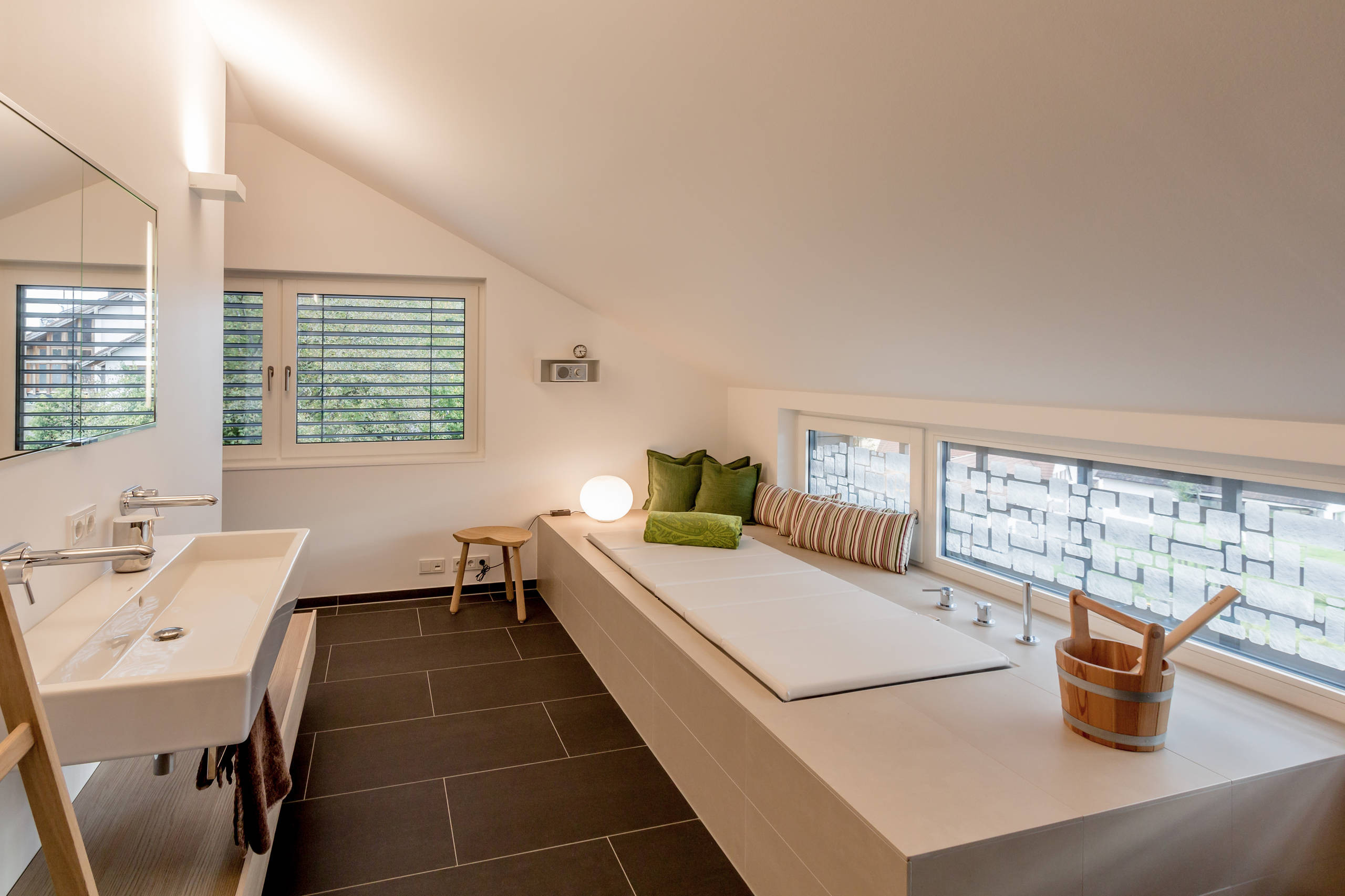 10 Ideen Für Sitzgelegenheiten Im Badezimmer regarding Sitzmöbel Badezimmer