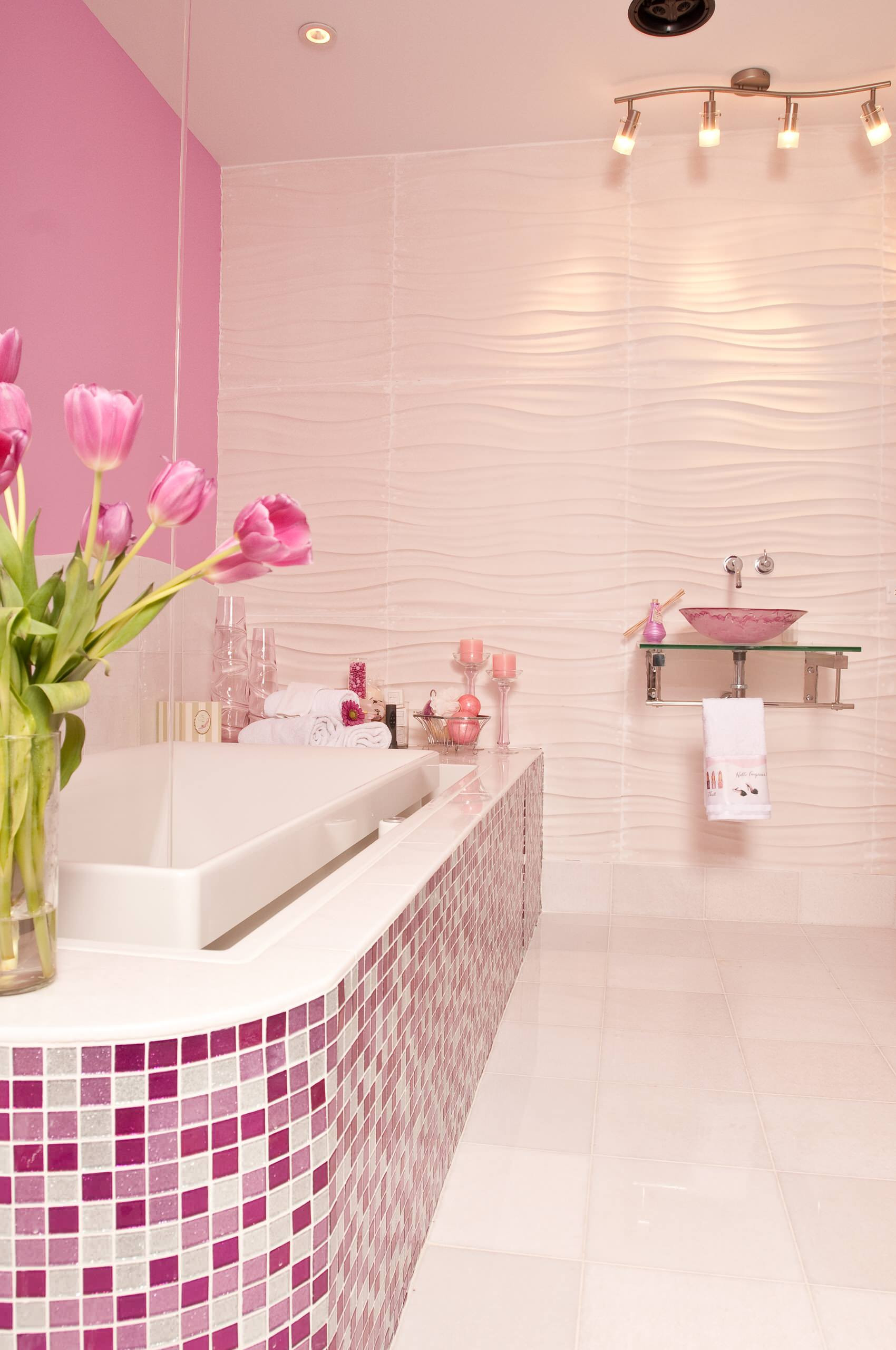 75 Moderne Badezimmer Mit Rosa Wandfarbe Ideen & Bilder - August In Badezimmer Rosa