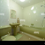 Avocado Bathroom  Fotos Und  Bildmaterial In Hoher Auflösung – Alamy With Grünes Badezimmer 70Er