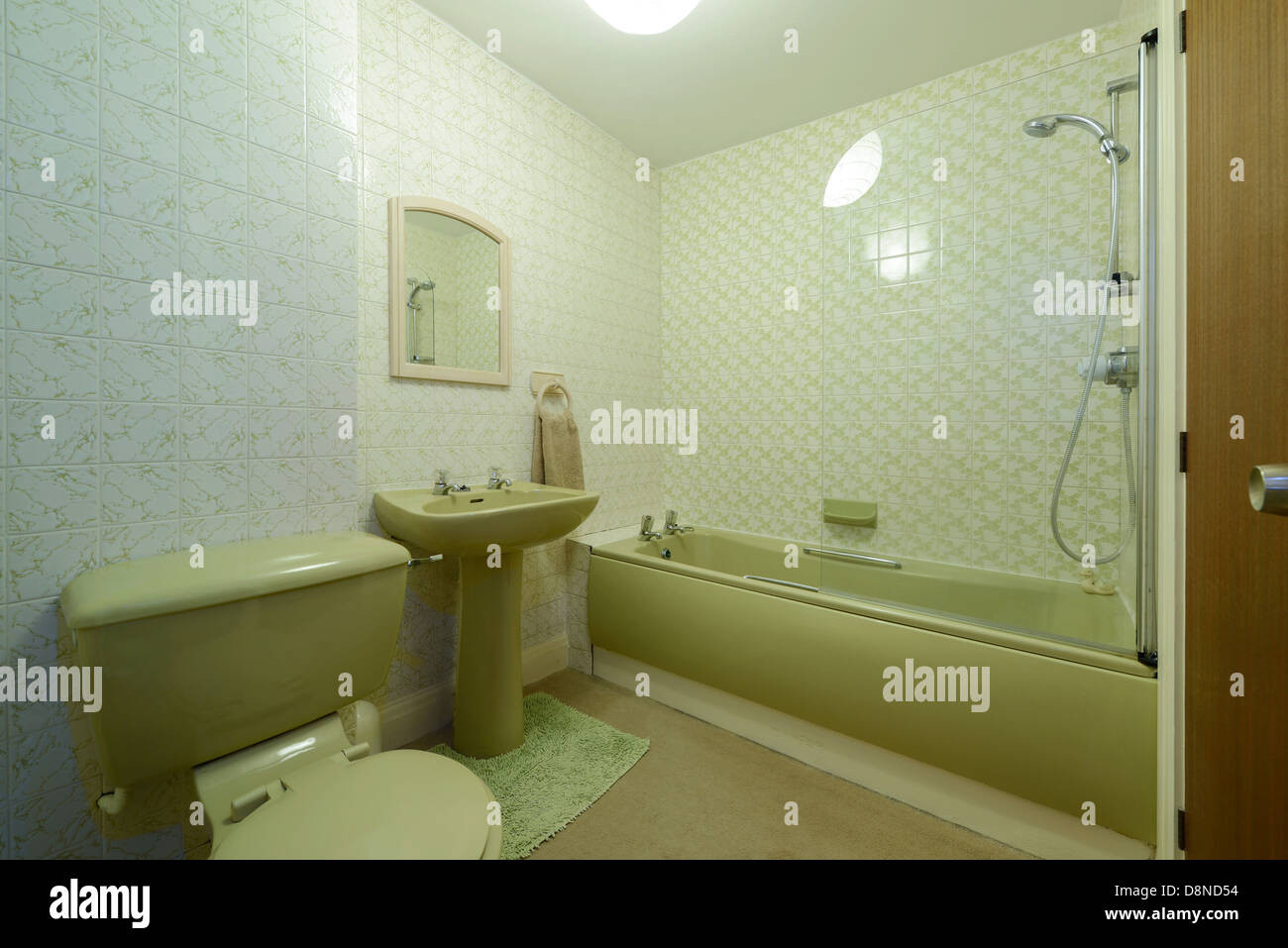 Avocado Bathroom -Fotos Und -Bildmaterial In Hoher Auflösung – Alamy with Grünes Badezimmer 70Er