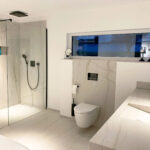 Bad Ohne Fliesen – Modernes Badezimmer Mit Wiebe Natursteinwerk In Badezimmer Platten Statt Fliesen