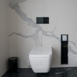 Bad Ohne Fliesen – Modernes Badezimmer Mit Wiebe Natursteinwerk Throughout Badezimmer Platten Statt Fliesen