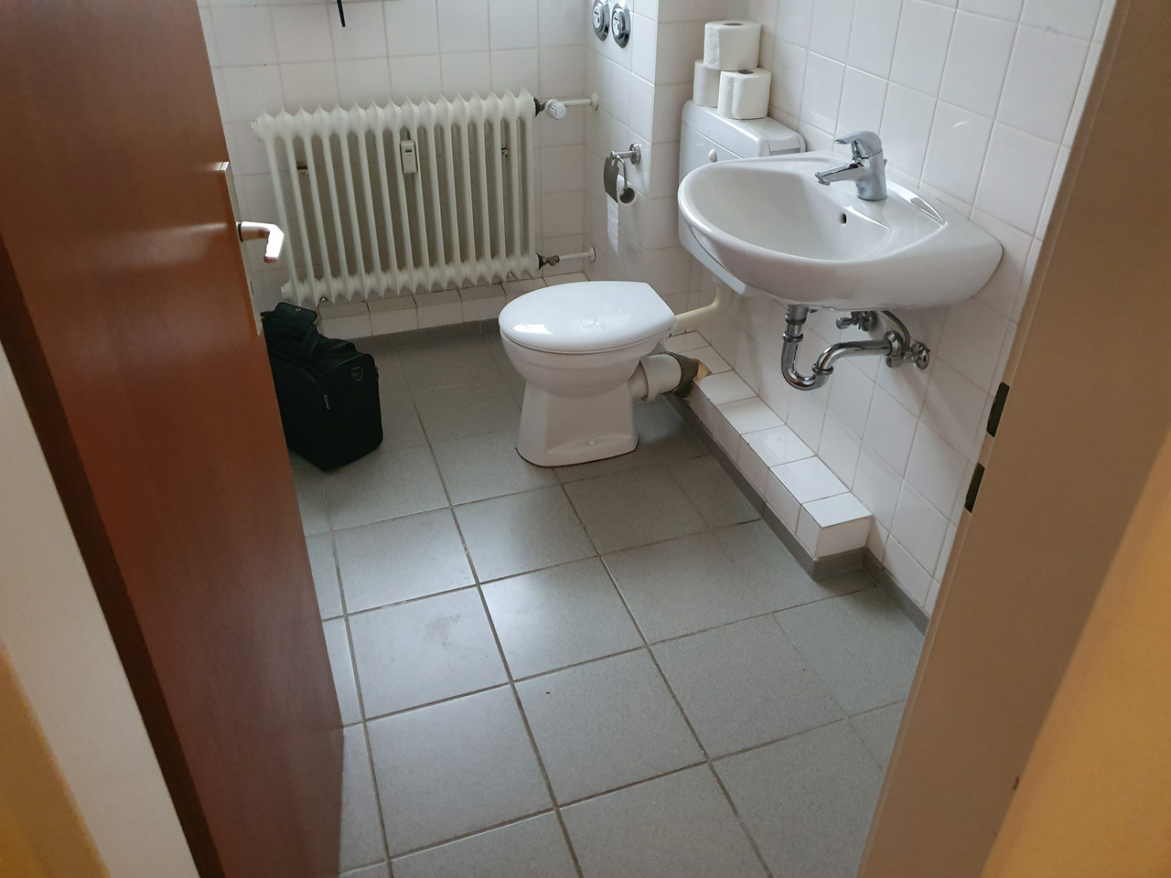 Badewanne Mit Tür – Für Mehr Komfort & Sicherheit Im Bad within Badezimmer Alt