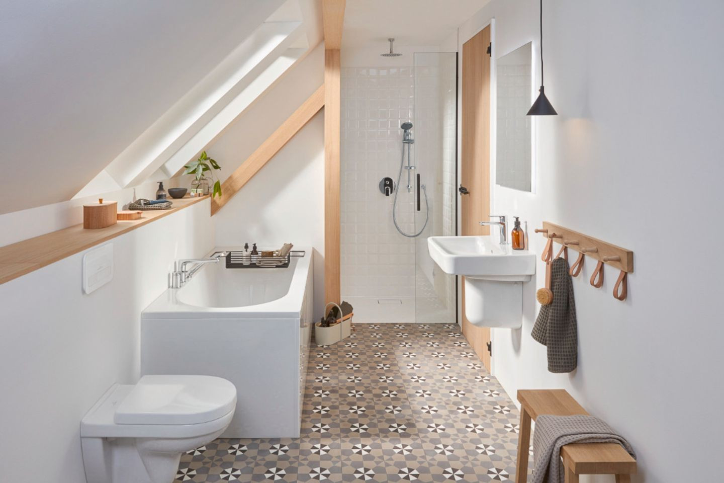 Badezimmer Mit Dachschräge – Planung Und Gestaltung - [Schöner Wohnen] with regard to Kleine Badezimmer Mit Dachschräge
