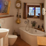 Badezimmer Mit Mix Aus Alt Und Neu Im … – Bild Kaufen – 12088826 In Badezimmer Alt