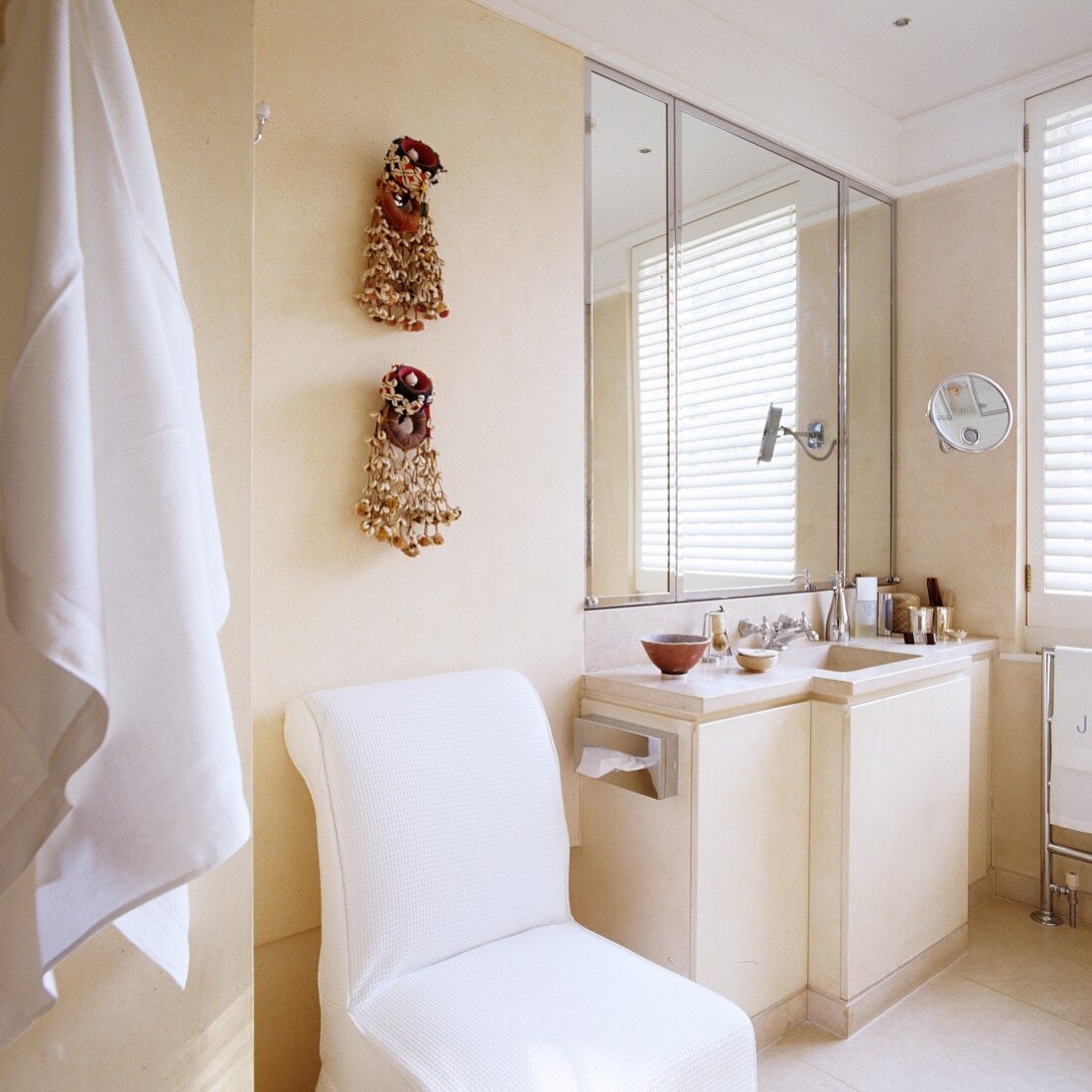 Helles, Modernes Bad – Sessel Mit … – Bild Kaufen – 11050068 regarding Sessel Für Badezimmer