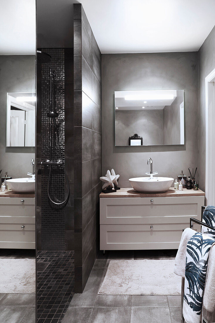 Modernes Bad In Grau Mit Offener Dusche … – Bild Kaufen – 12486762 Pertaining To Modern Badezimmer Grau