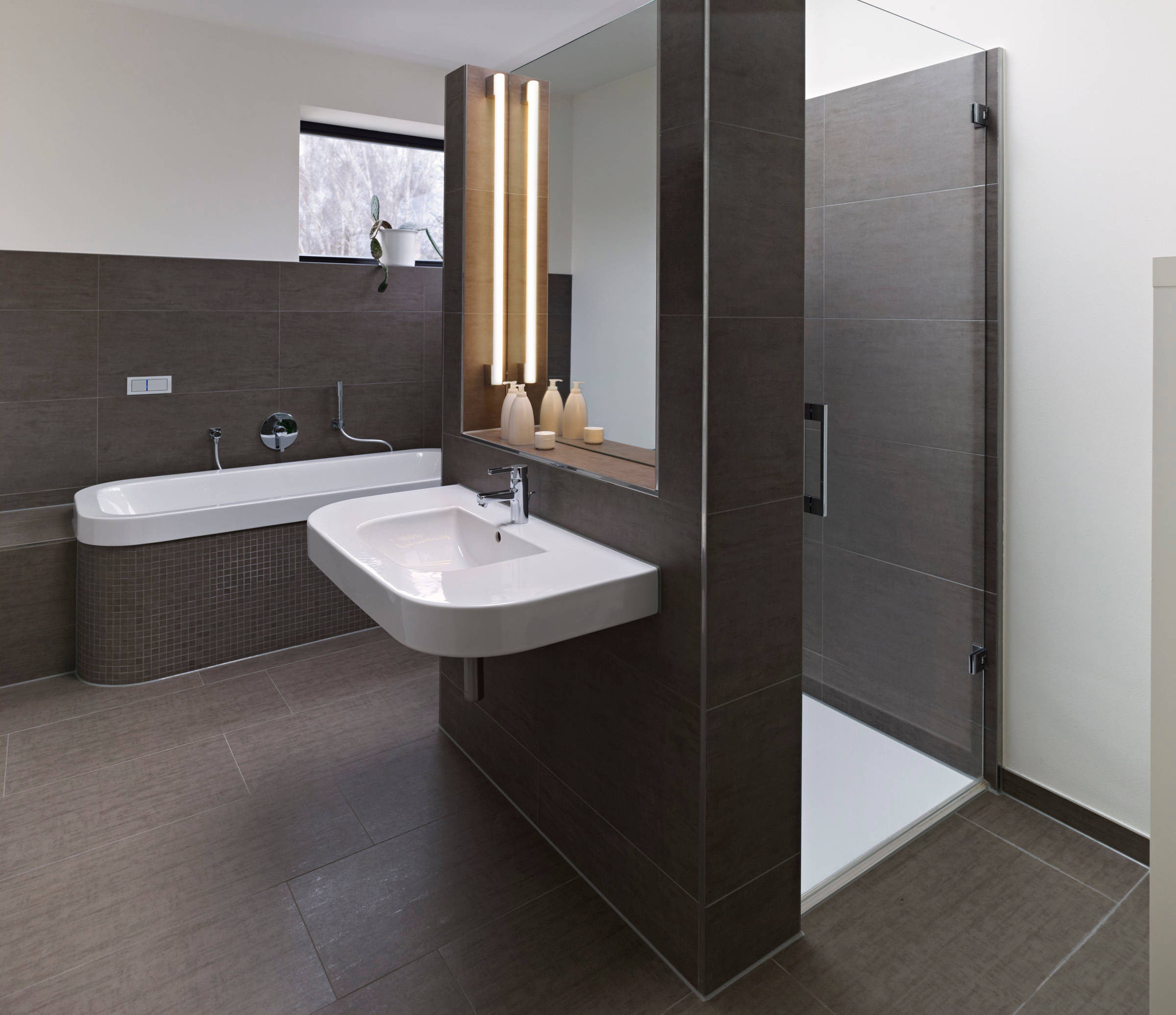 Neues Badezimmer - Tipps Für Anordnung &amp; Planung inside Badezimmer T Wand