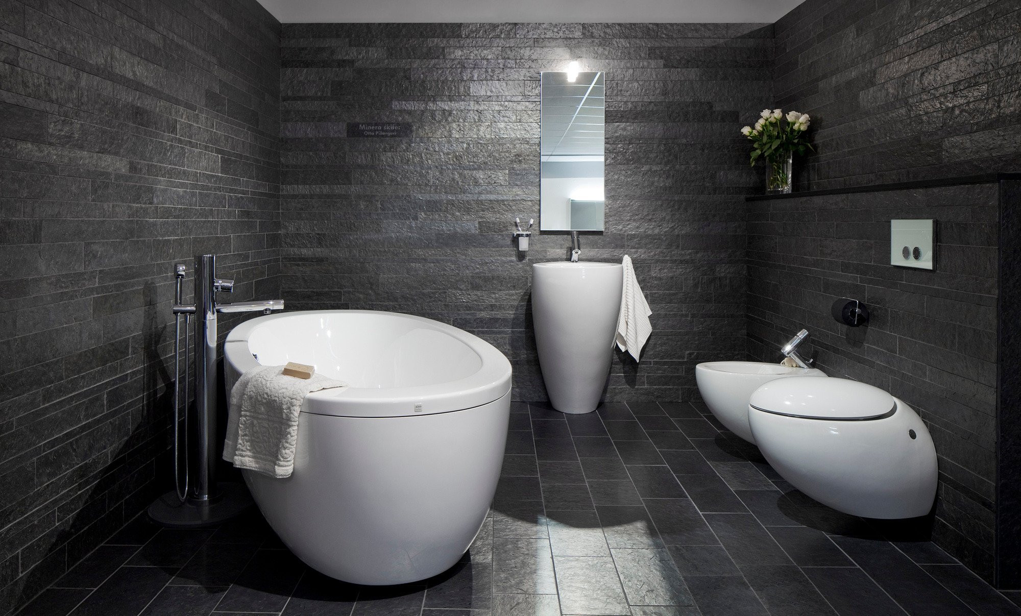 Schiefer Im Innen- Und Außenbereich | Schiefer | Werkstoff within Badezimmer Schiefer