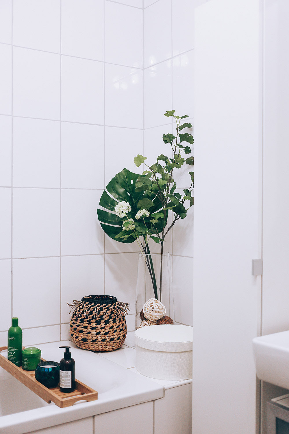 So Einfach Lässt Sich Ein Kleines Badezimmer Modern Gestalten Throughout Badezimmer Deko Ikea