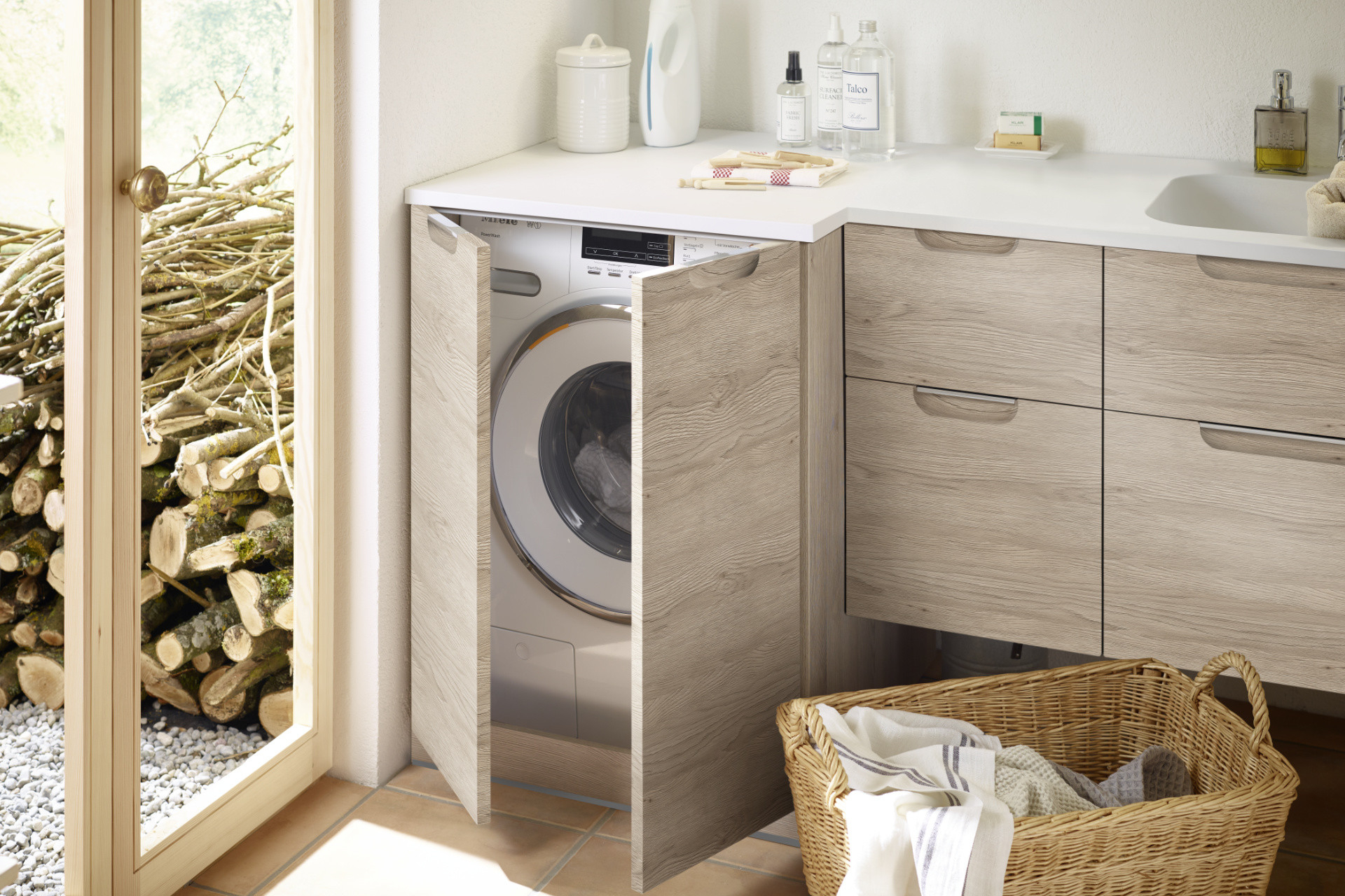 Trends | Stilvoll Baden – Mit Waschmaschine - Burgbad Magazin intended for Badezimmer Waschmaschine Schrank