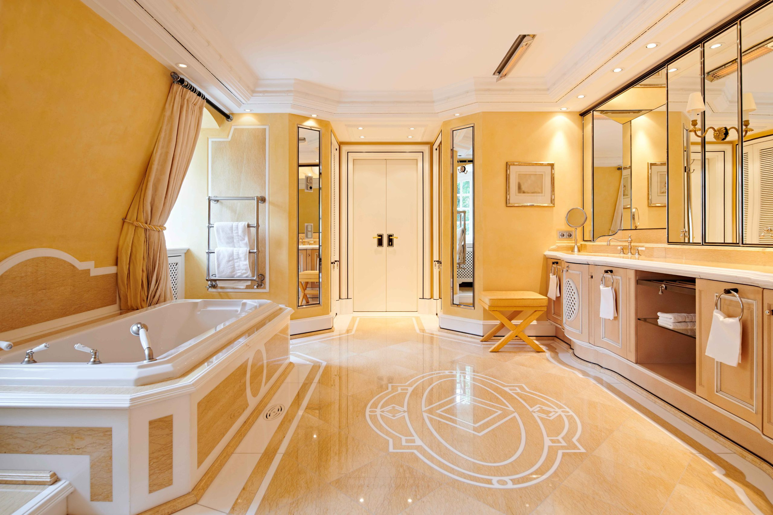 Villa Einrichtung: Beispiel Einer Gestaltung - Pilati Interior in Villa Badezimmer