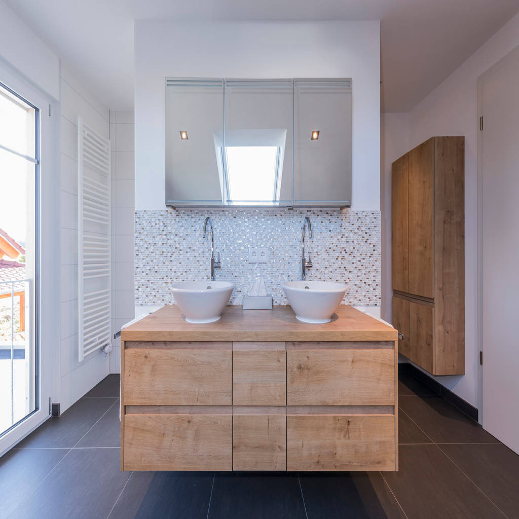 Wand In T-Form Trennt Dusche Und Toilette, Gleichzeitig Als Träger in Badezimmer T Wand