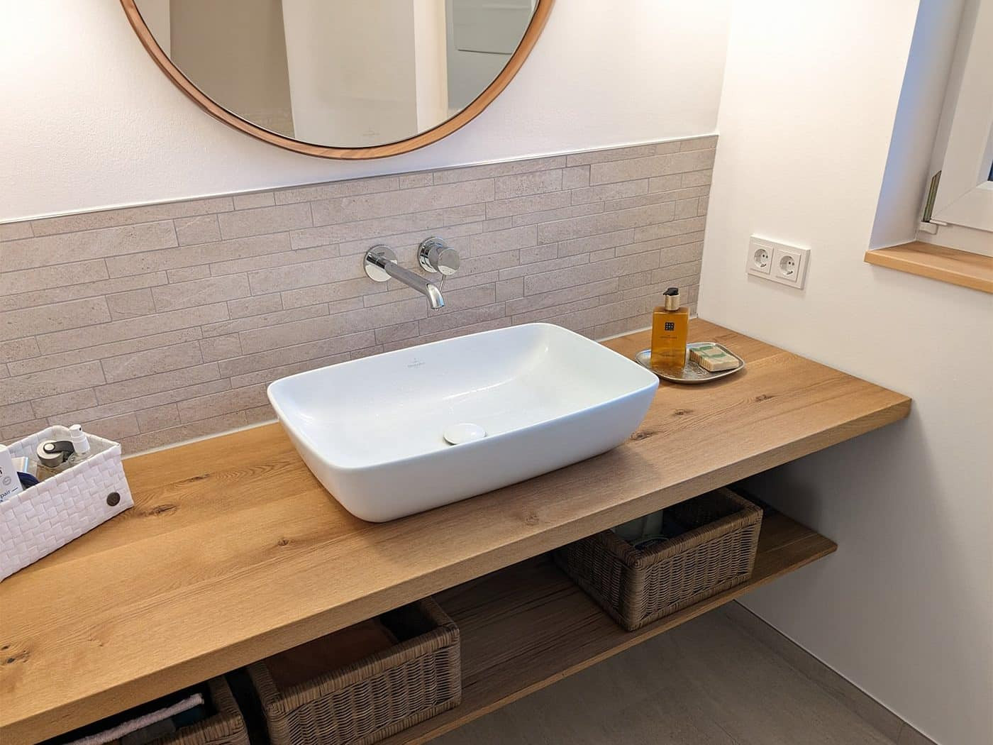 Wie Haltbar Ist Ein Waschtisch Aus Holz? • Zuschnittprofi.de intended for Badezimmer Holz Waschtisch
